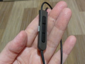 QuietComfort20iのコントローラー